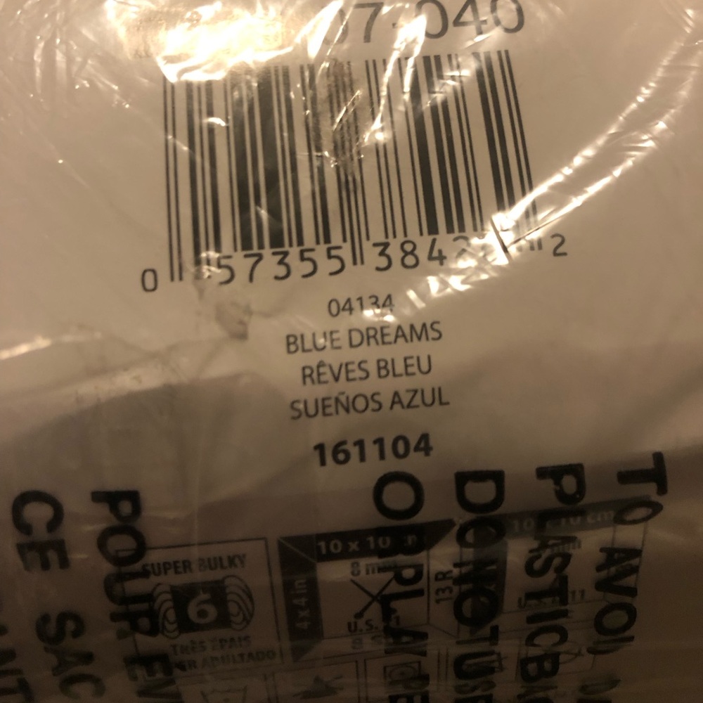 Bernat baby blanket yarn in Blue dreams - Picture 3 of 4